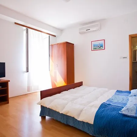 Alen Apartment *